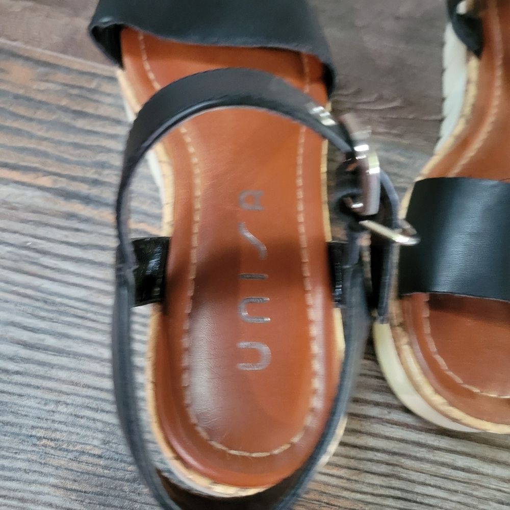 Unisa sandals sz 7 Medium - Picture 3 of 6